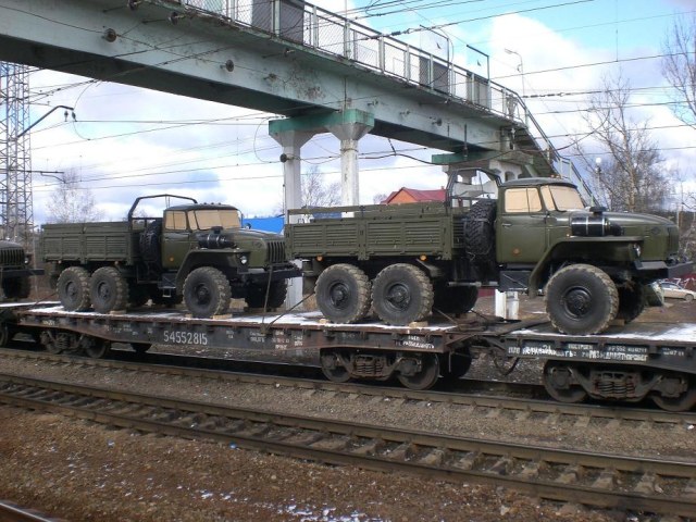 Новые Уралы на платформах.Кубинка.Март 2014 г. (10).JPG